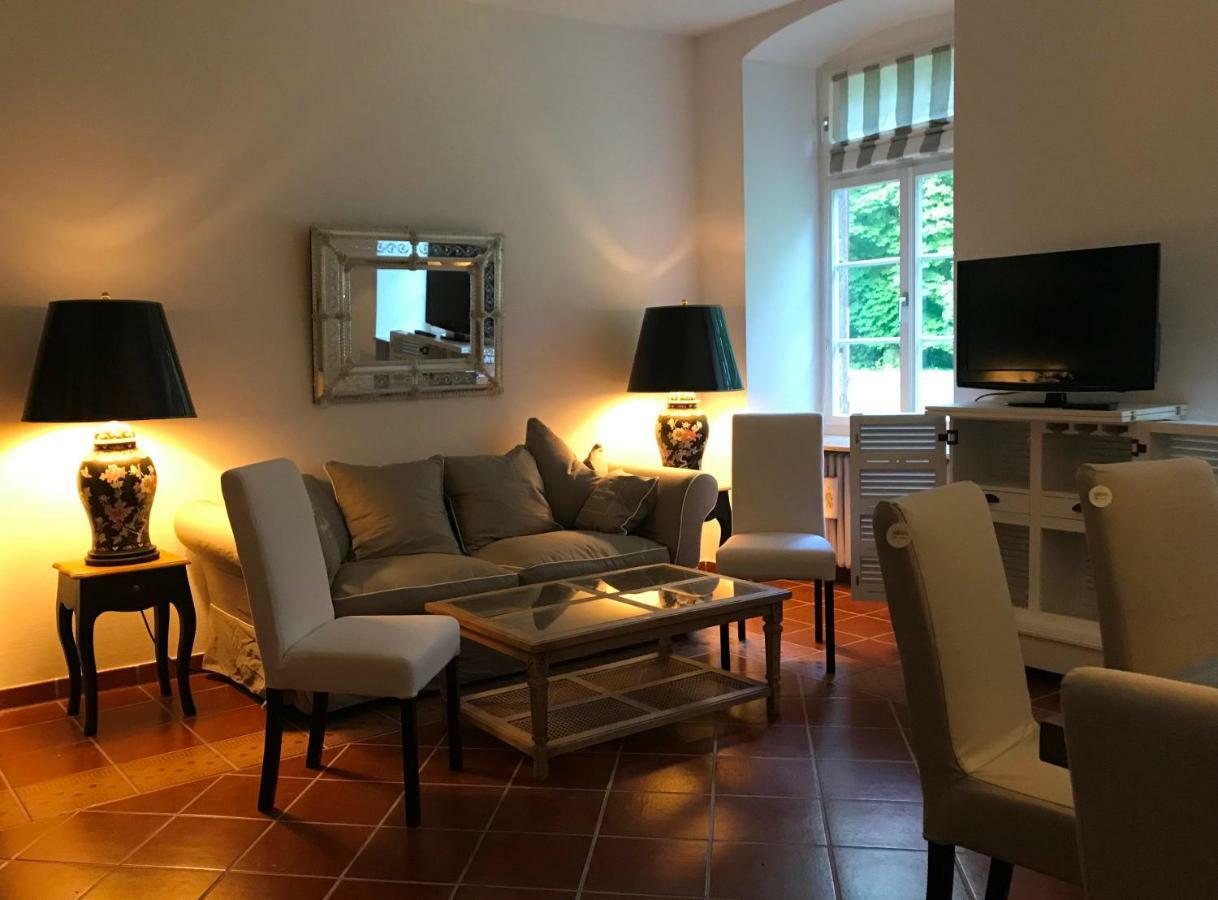 Elegantes Gaesteapartment Verano In Schloss Und Hofgut Langenzell Wiesenbach Exterior foto